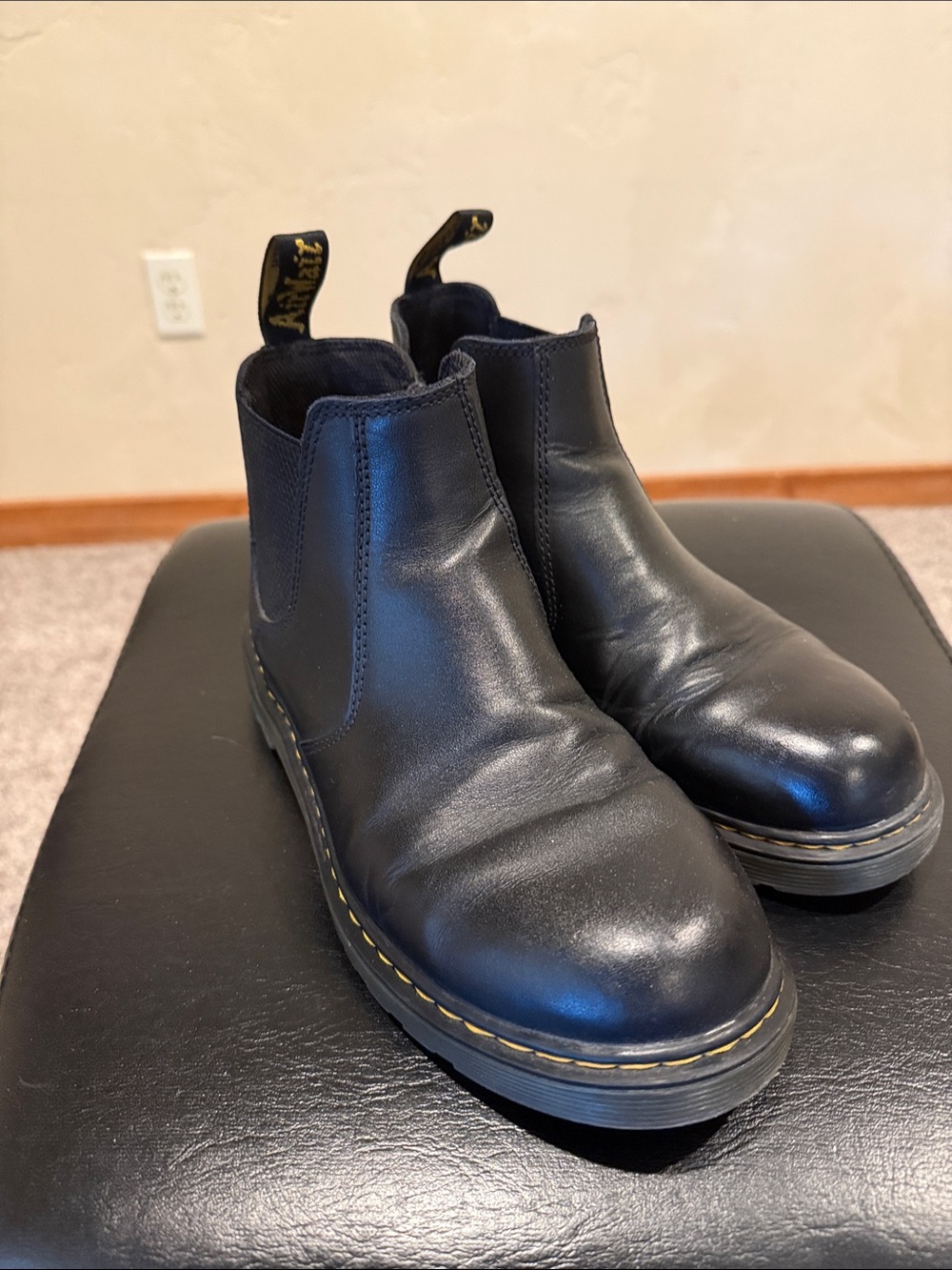 Dr. Martens big kids Chelsea boot